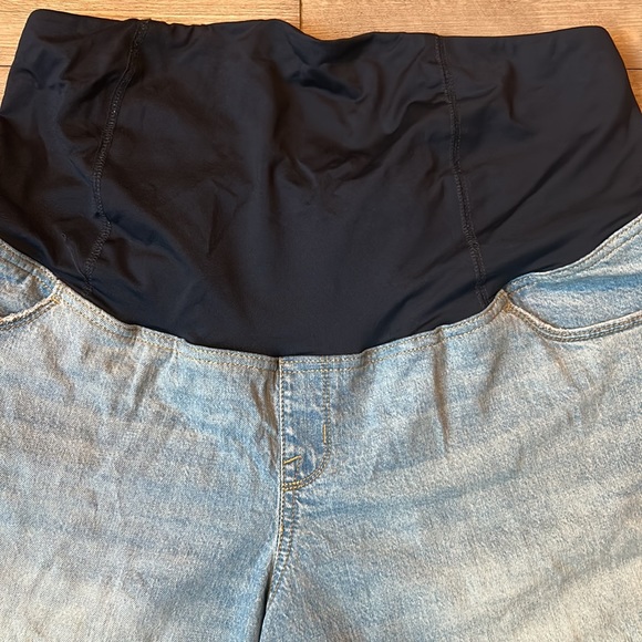 Maternity Shorts - Picture 3 of 4